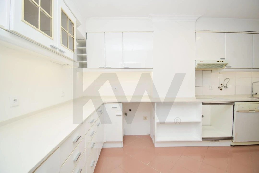 Apartamento T3 para Arrendamento em Alvalade Foto 17