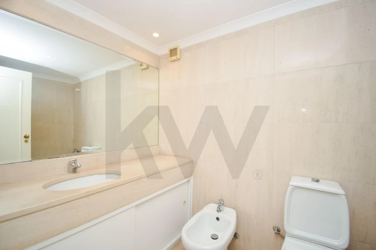 Apartamento T3 para Arrendamento em Alvalade Foto 14