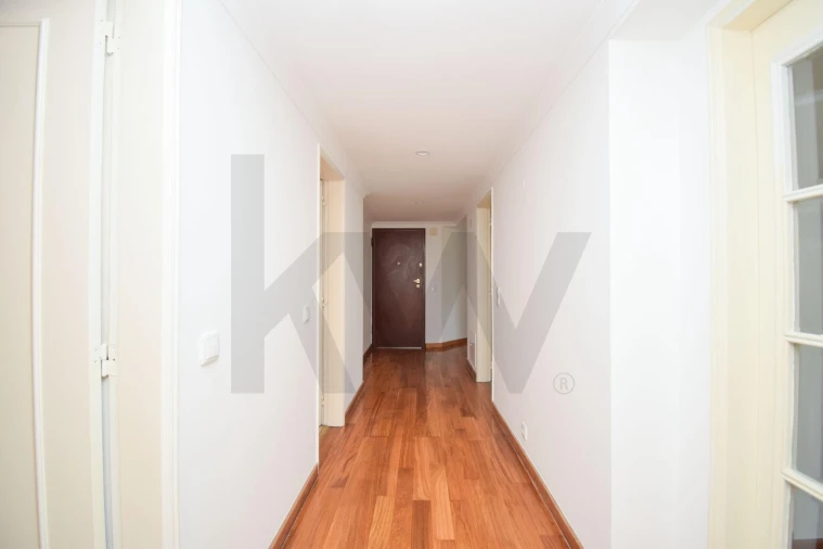 Apartamento T3 para Arrendamento em Alvalade Foto 6