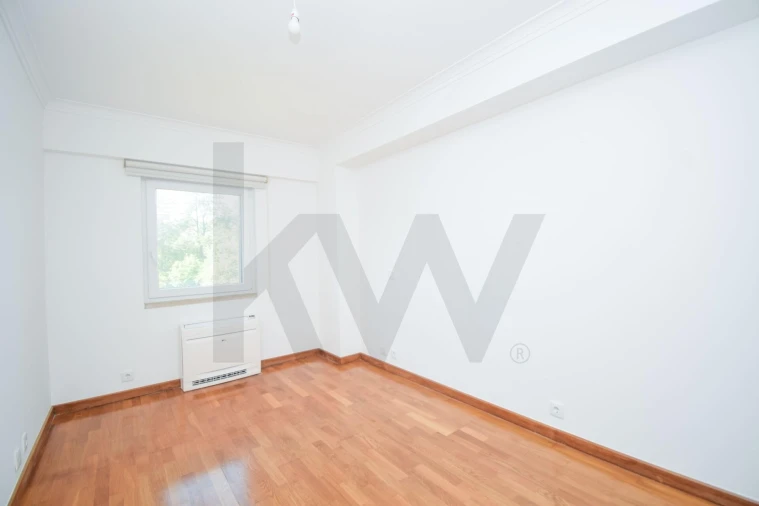 Apartamento T3 para Arrendamento em Alvalade Foto 7