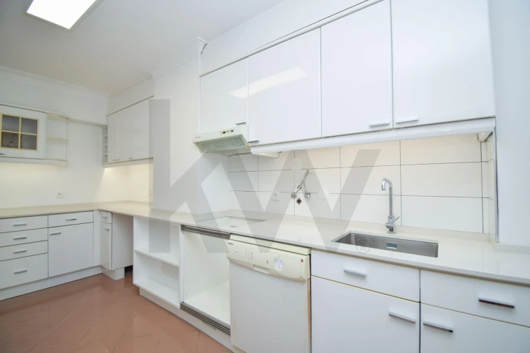 Apartamento T3 para Arrendamento em Alvalade Foto 22