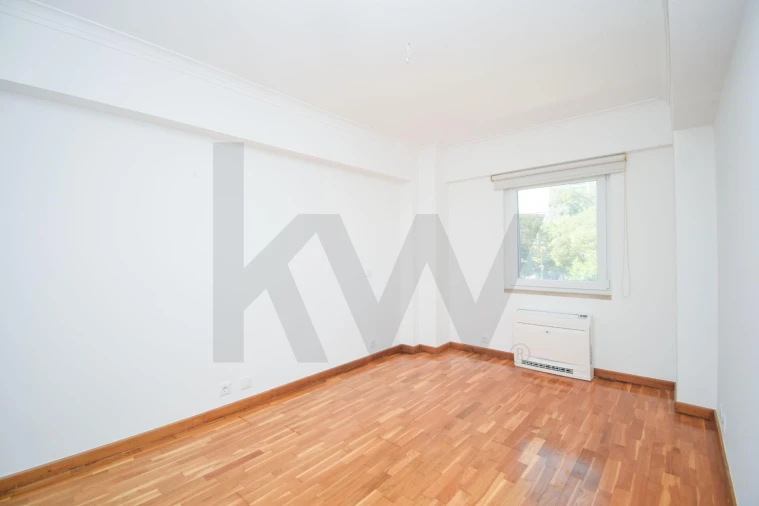 Apartamento T3 para Arrendamento em Alvalade Foto 11
