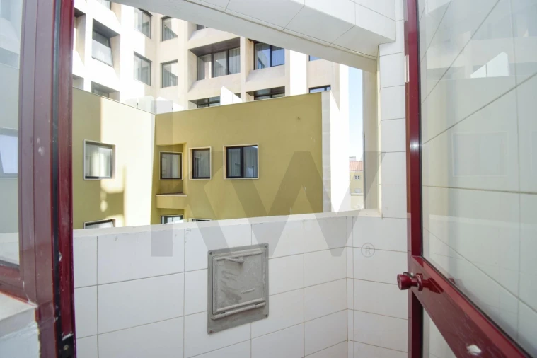 Apartamento T3 para Arrendamento em Alvalade Foto 24