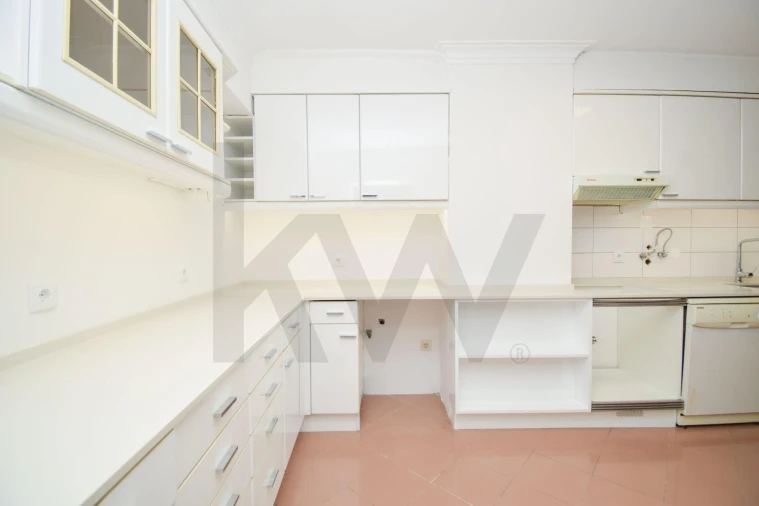 Apartamento T3 para Arrendamento em Alvalade Foto 17