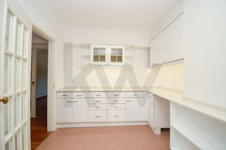 Apartamento T3 para Arrendamento em Alvalade Foto 23