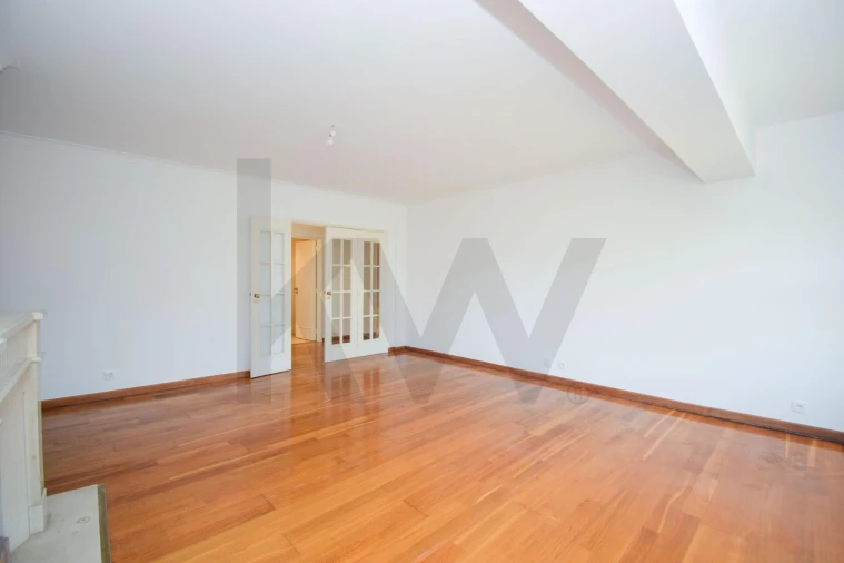 Apartamento T3 para Arrendamento em Alvalade Foto 5