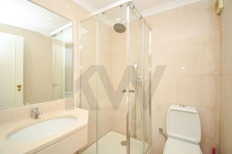 Apartamento T3 para Arrendamento em Alvalade Foto 16