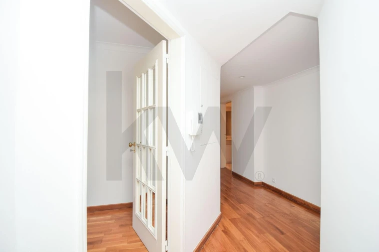Apartamento T3 para Arrendamento em Alvalade Foto 13