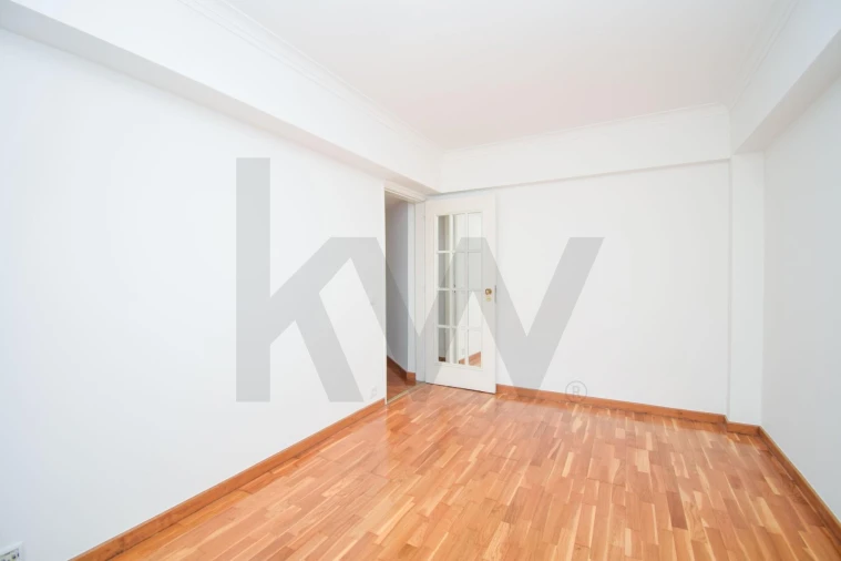 Apartamento T3 para Arrendamento em Alvalade Foto 12