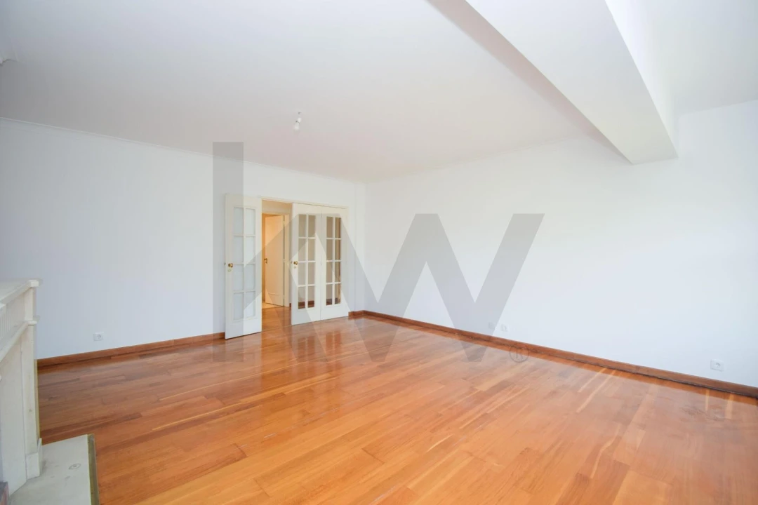 Apartamento T3 para Arrendamento em Alvalade Foto 5