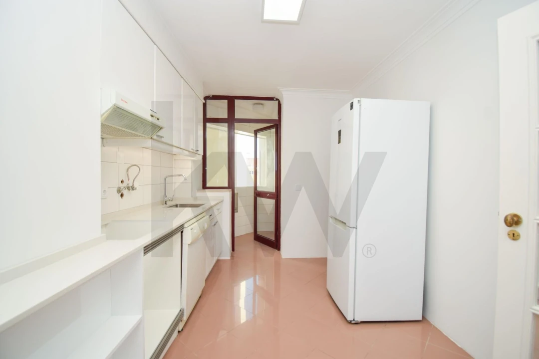 Apartamento T3 para Arrendamento em Alvalade Foto 19