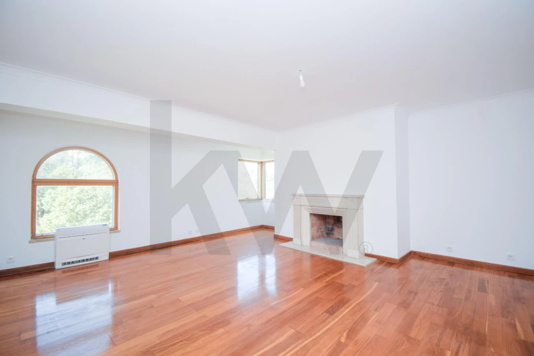 Apartamento T3 para Arrendamento em Alvalade Foto 1