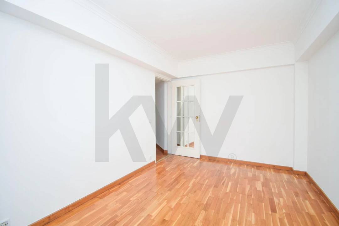 Apartamento T3 para Arrendamento em Alvalade Foto 12