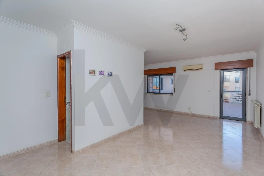 Apartamento T1 para Arrendamento em São Domingos de Rana Foto 14