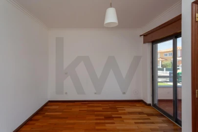 Apartamento T1 para Arrendamento em São Domingos de Rana