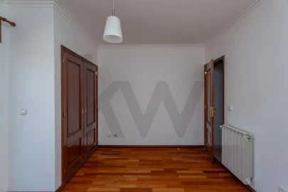 Apartamento T1 para Arrendamento em São Domingos de Rana