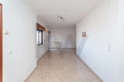 Apartamento T1 para Arrendamento em São Domingos de Rana