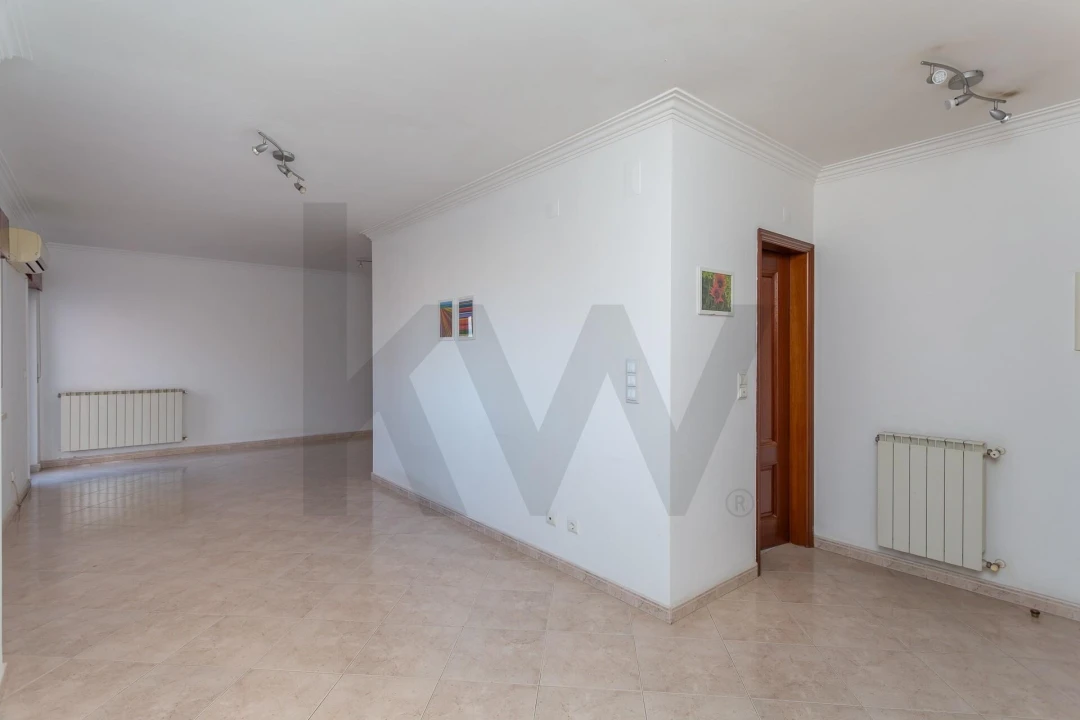 Apartamento T1 para Arrendamento em São Domingos de Rana Foto 5