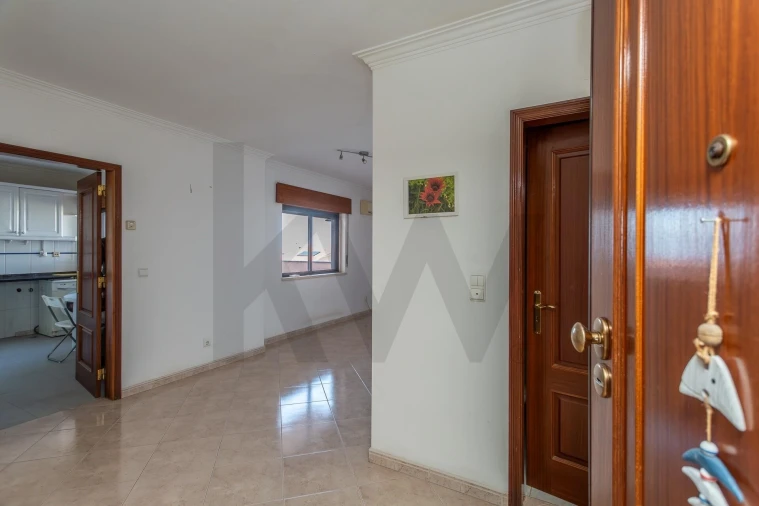 Apartamento T1 para Arrendamento em São Domingos de Rana Foto 2