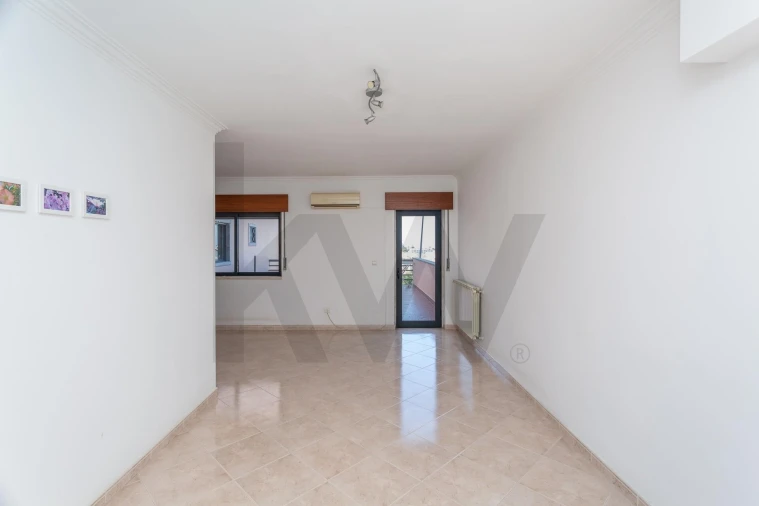Apartamento T1 para Arrendamento em São Domingos de Rana Foto 12