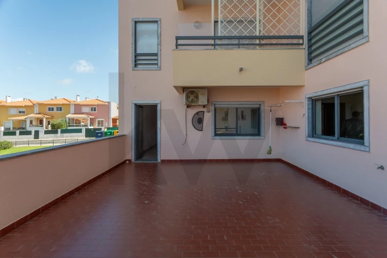 Apartamento T1 para Arrendamento em São Domingos de Rana Foto 11