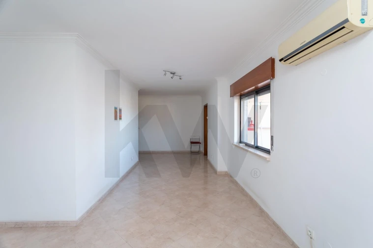 Apartamento T1 para Arrendamento em São Domingos de Rana Foto 8