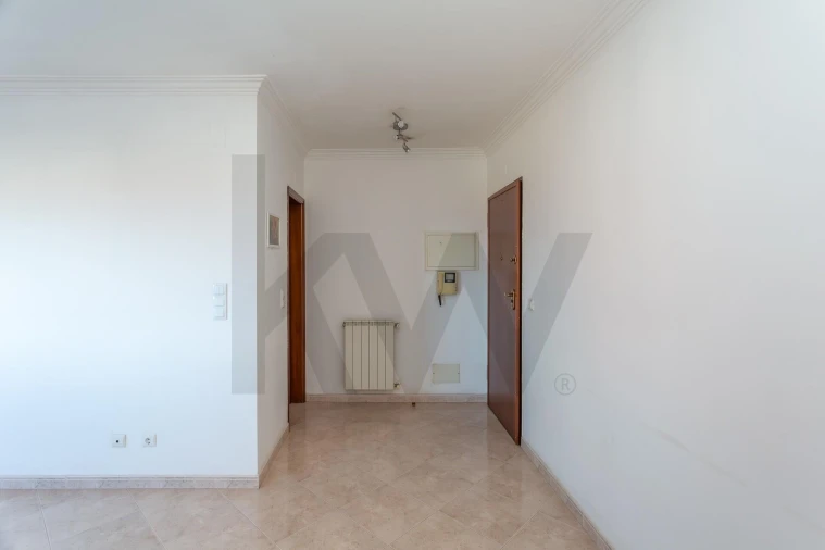 Apartamento T1 para Arrendamento em São Domingos de Rana Foto 6
