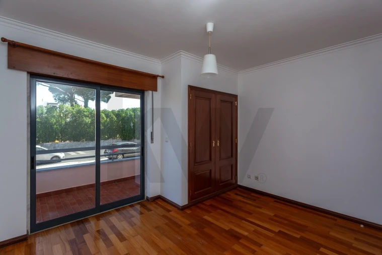 Apartamento T1 para Arrendamento em São Domingos de Rana Foto 18