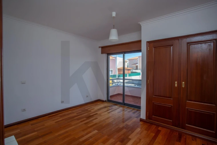 Apartamento T1 para Arrendamento em São Domingos de Rana Foto 16