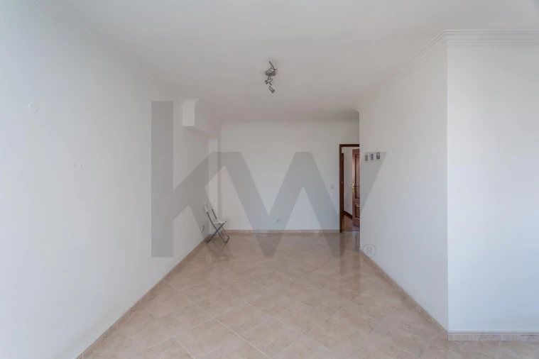 Apartamento T1 para Arrendamento em São Domingos de Rana Foto 7