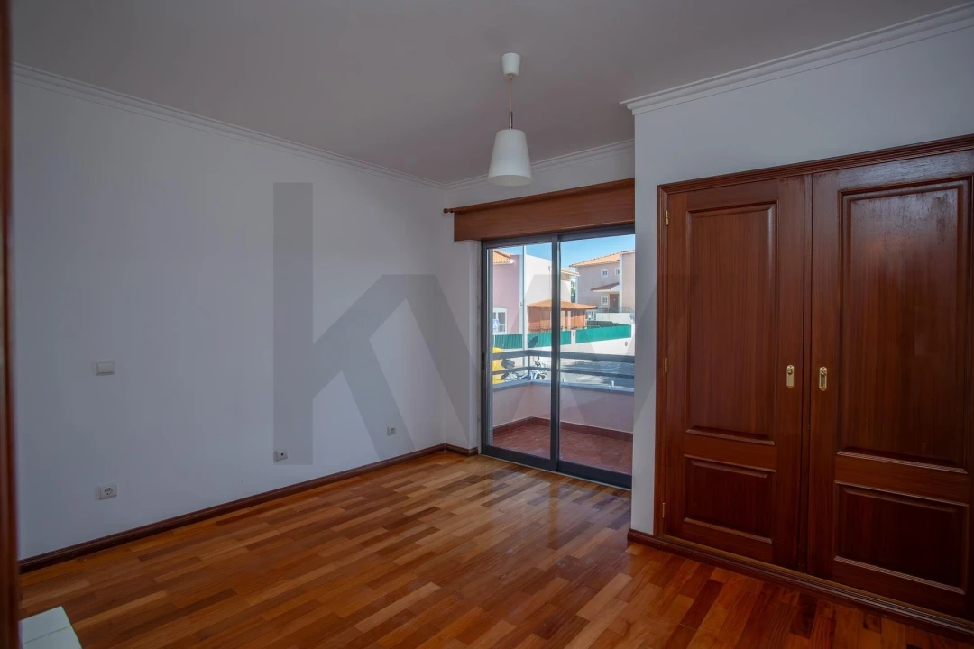 Apartamento T1 para Arrendamento em São Domingos de Rana Foto 16