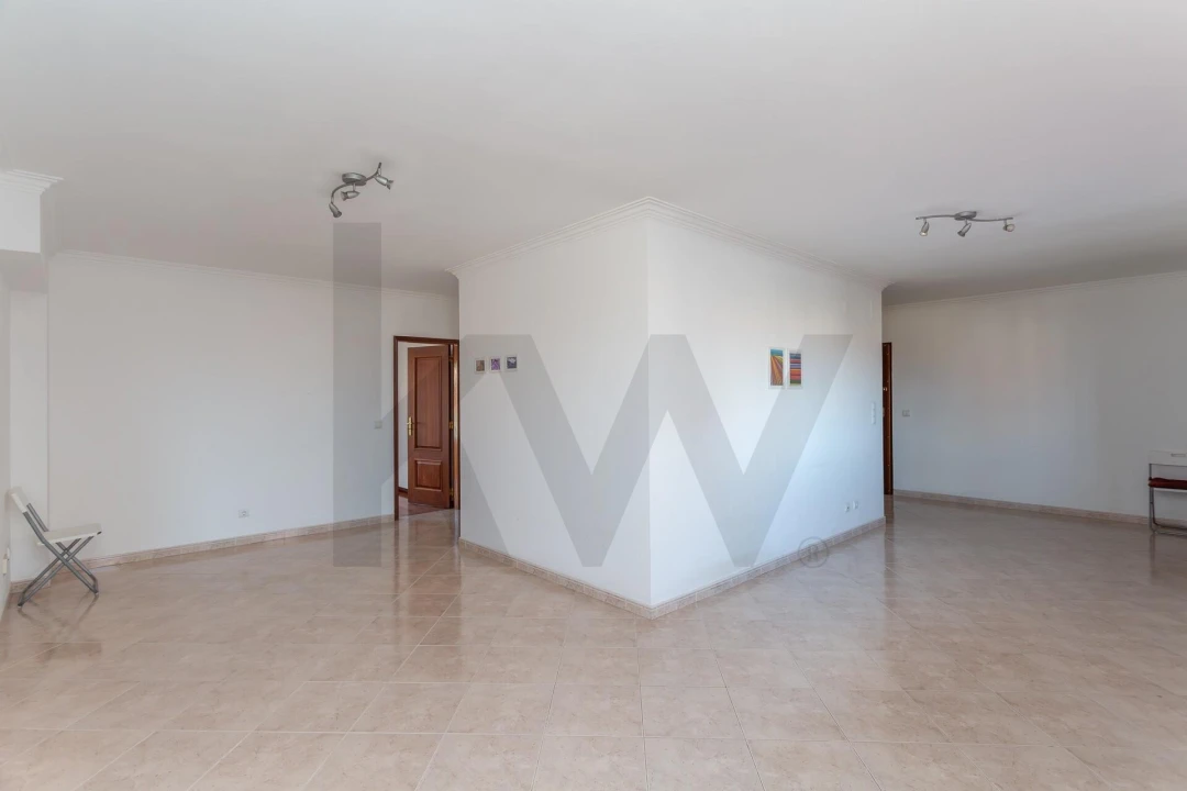 Apartamento T1 para Arrendamento em São Domingos de Rana Foto 1