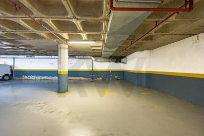Garagem para Venda em Funchal (Se)