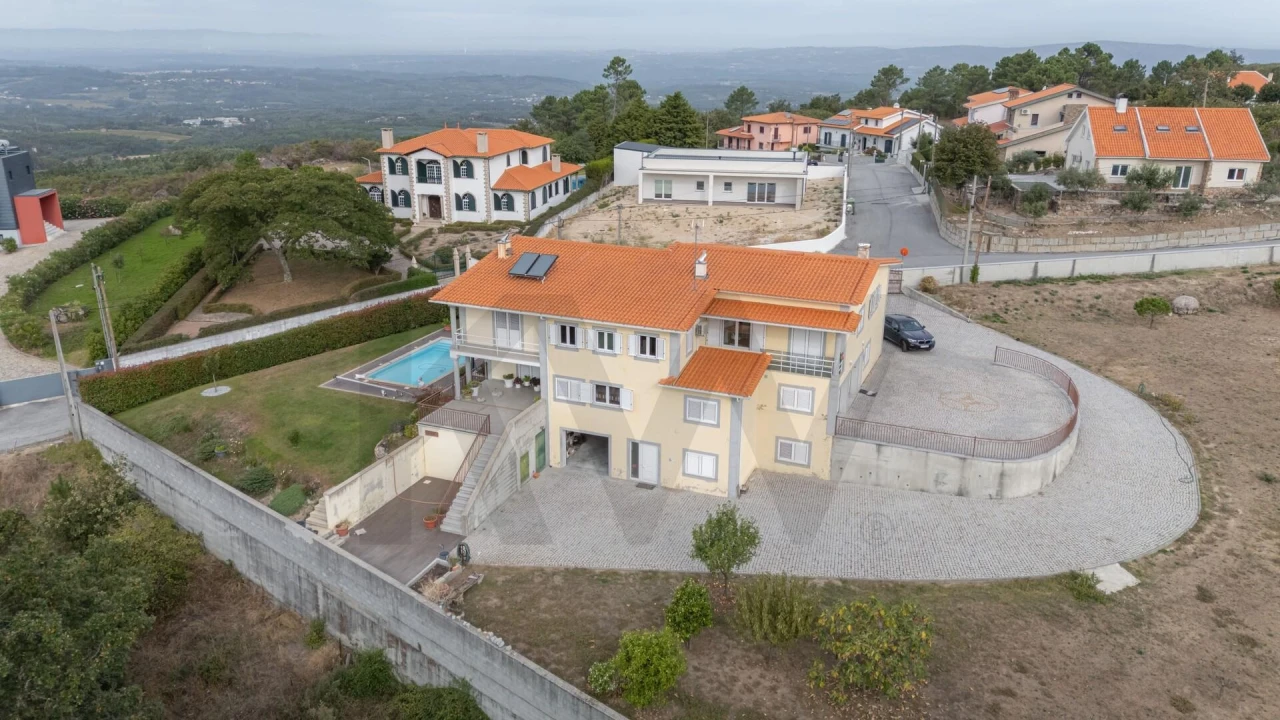 Moradia T4 para Venda em Aldeias e Mangualde da Serra Foto 1