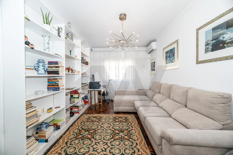 Apartamento T3 para Venda em Algés, Linda-A-Velha e Cruz Quebrada-Dafundo Foto 2