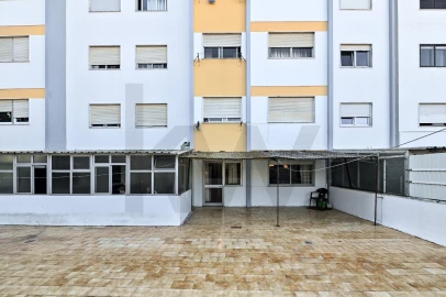 Apartamento T2 para Venda em Massamá e Monte Abraão