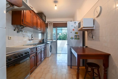 Apartamento T2 para Venda em Massamá e Monte Abraão