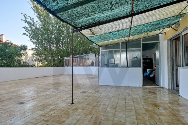 Apartamento T2 para Venda em Massamá e Monte Abraão Foto 16