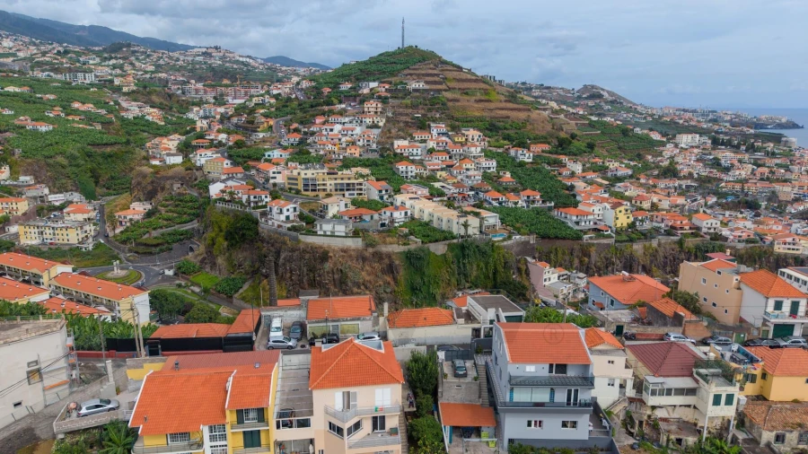 Moradia T4 para Venda em Camara de Lobos Foto 7