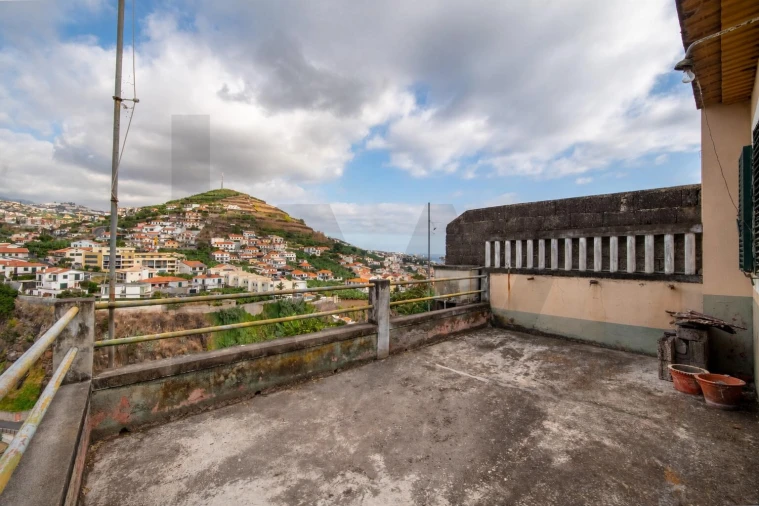 Moradia T4 para Venda em Camara de Lobos Foto 53