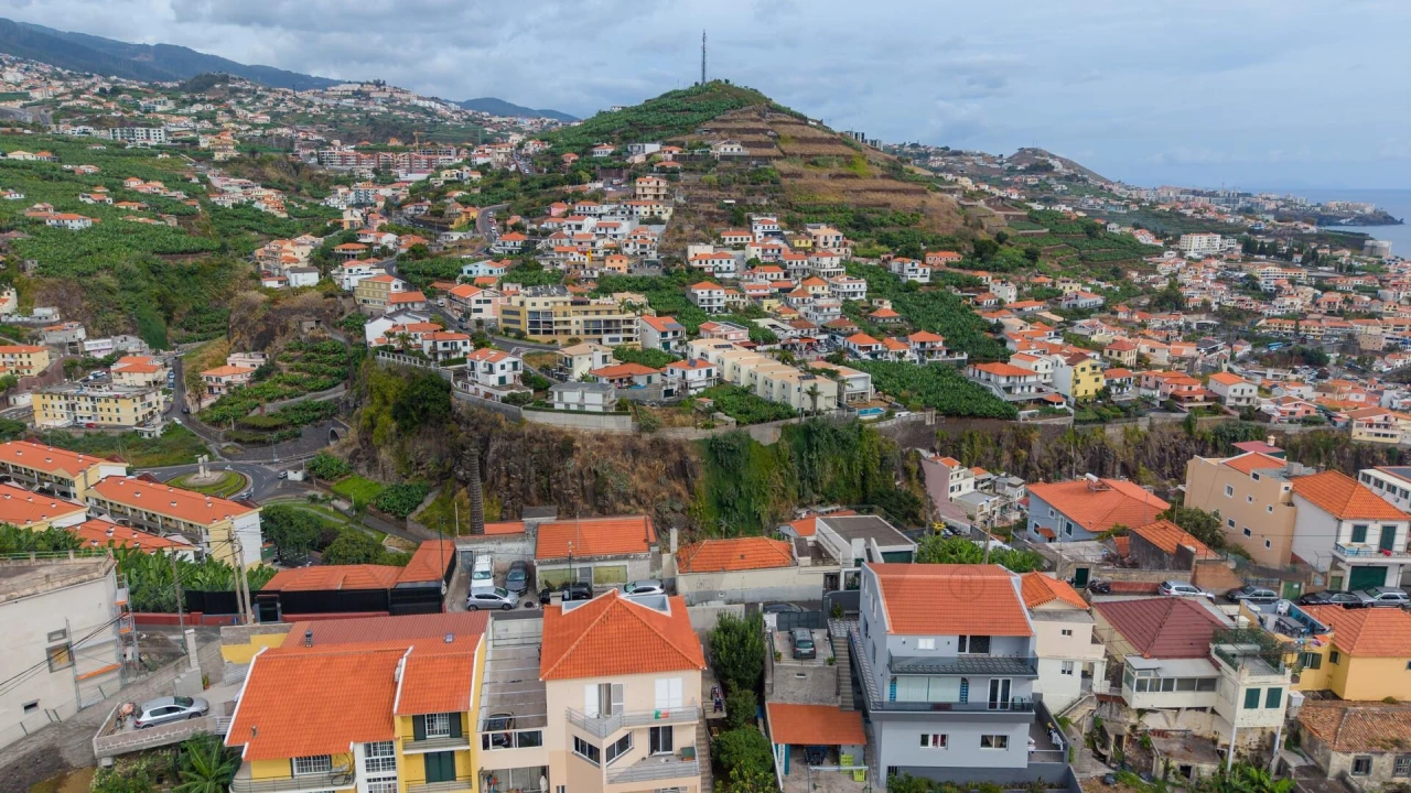 Moradia T4 para Venda em Camara de Lobos Foto 7