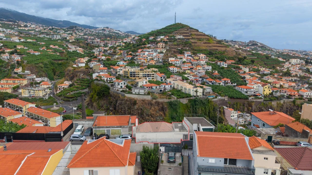 Moradia T4 para Venda em Camara de Lobos Foto 9