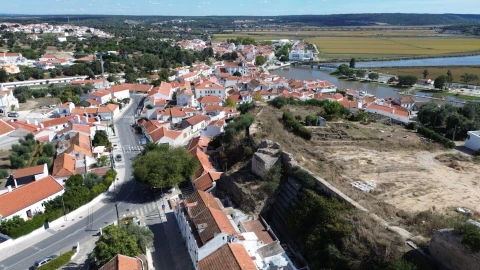 Moradia T1 para Venda em Santa Maria do Castelo e Santiago e Santa Susana