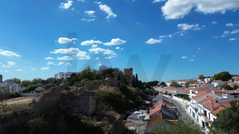 Moradia T1 para Venda em Santa Maria do Castelo e Santiago e Santa Susana