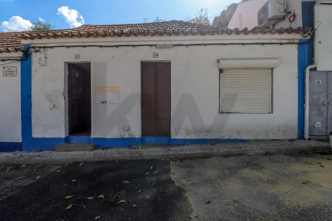Moradia T1 para Venda em Santa Maria do Castelo e Santiago e Santa Susana Foto 2