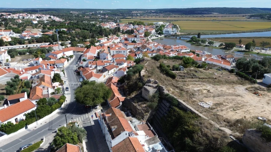 Moradia T1 para Venda em Santa Maria do Castelo e Santiago e Santa Susana Foto 24