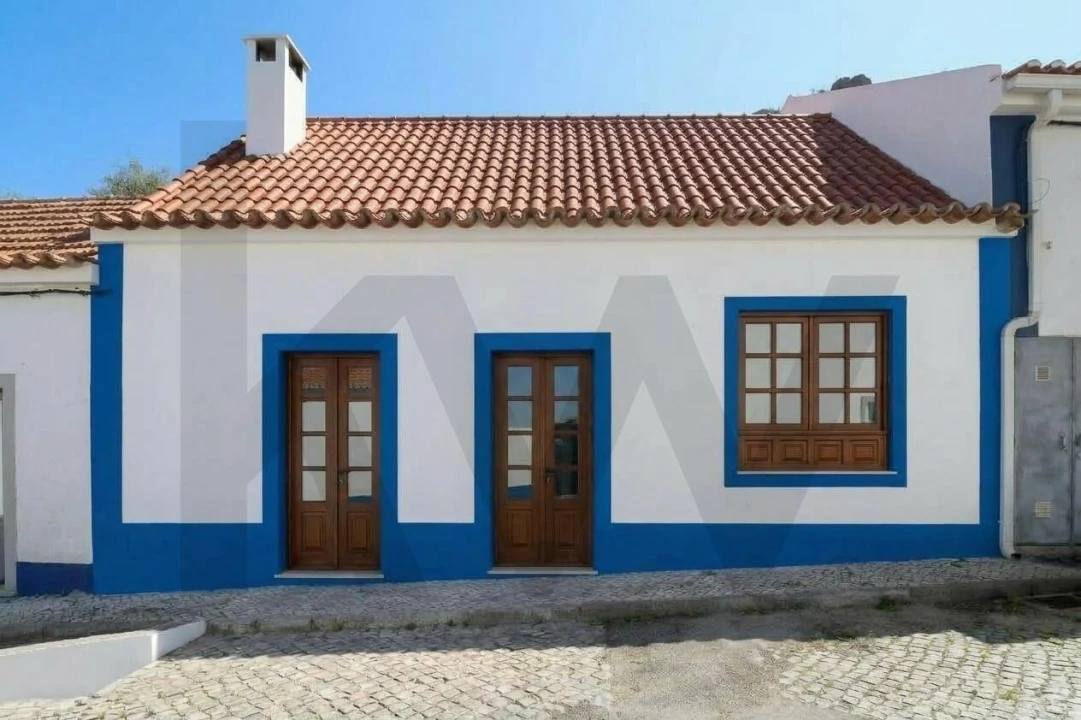Moradia T1 para Venda em Santa Maria do Castelo e Santiago e Santa Susana Foto 1