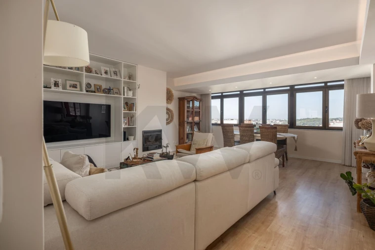 Apartamento T3 para Venda em Alfragide Foto 3