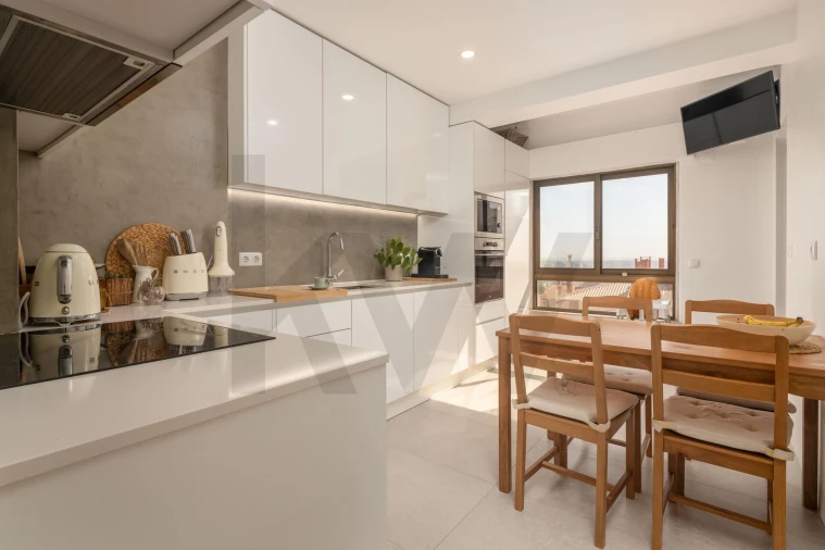 Apartamento T3 para Venda em Alfragide Foto 7