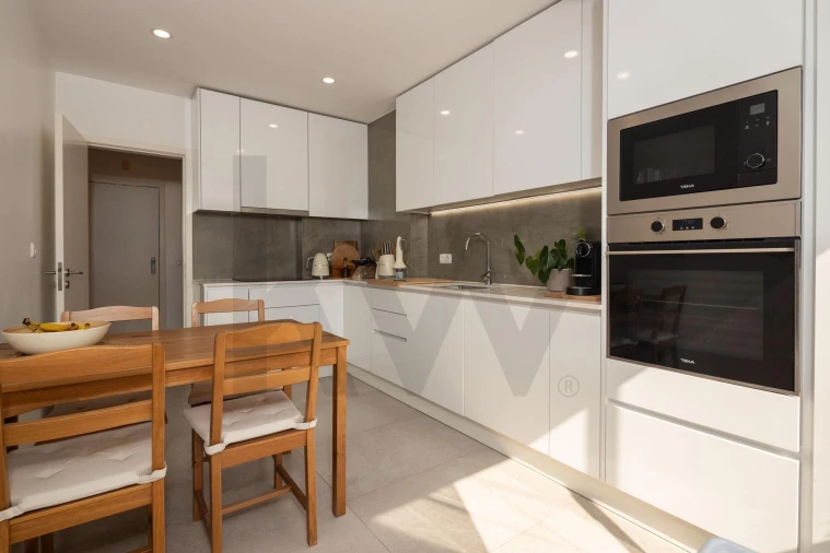 Apartamento T3 para Venda em Alfragide Foto 8